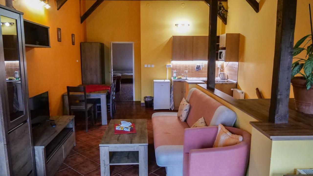 Penzion Na Hradbach Louny Extérieur photo