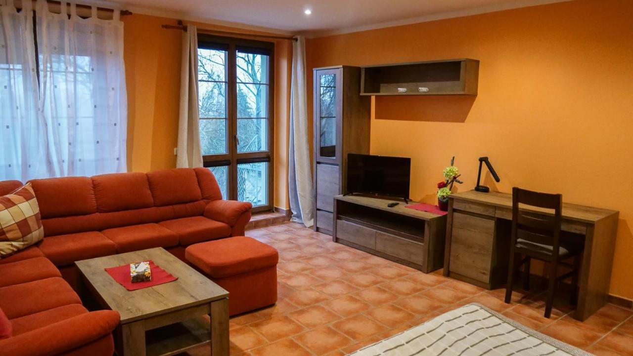 Penzion Na Hradbach Louny Extérieur photo
