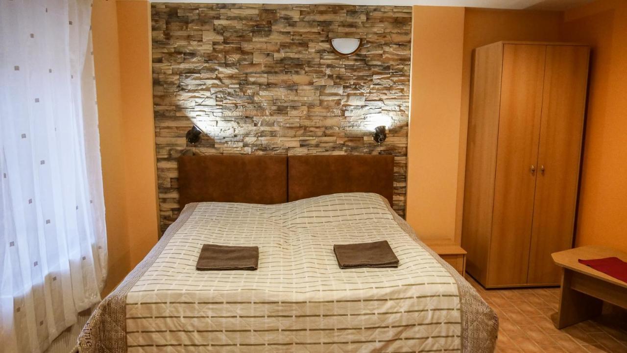 Penzion Na Hradbach Louny Extérieur photo