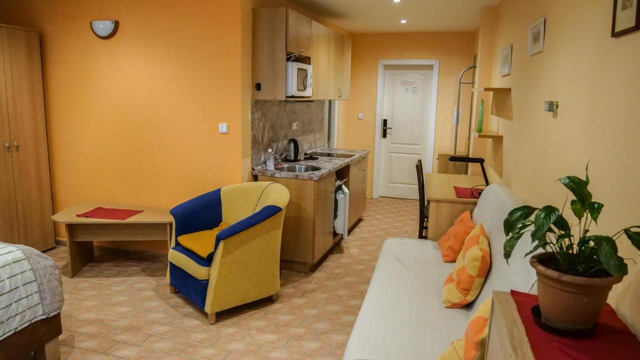 Penzion Na Hradbach Louny Extérieur photo