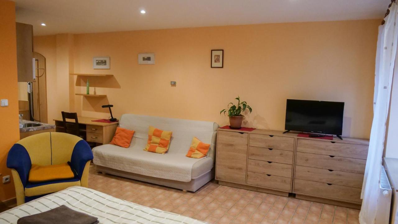 Penzion Na Hradbach Louny Extérieur photo