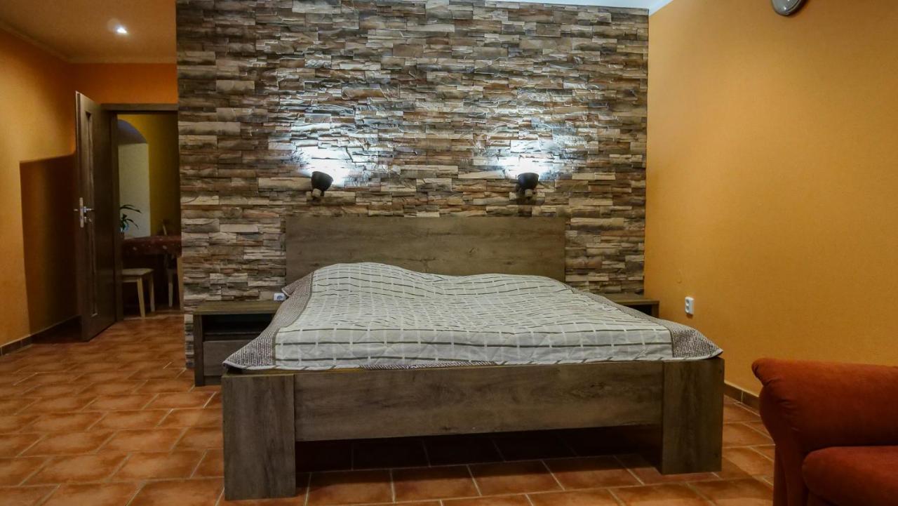 Penzion Na Hradbach Louny Extérieur photo